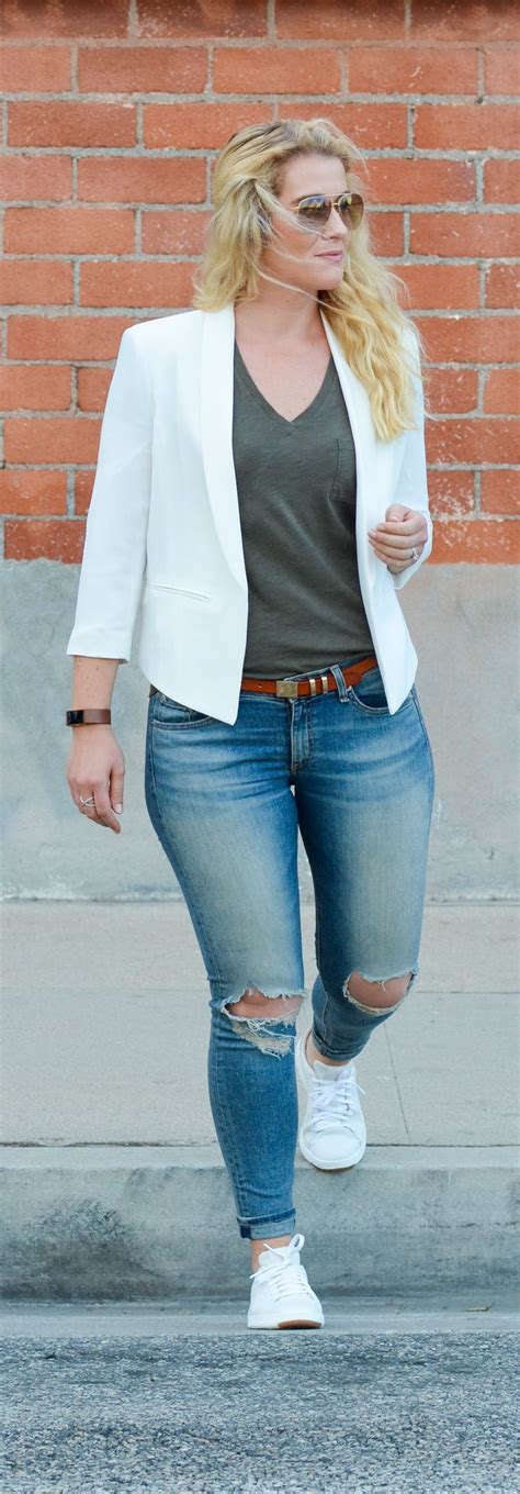 White Sneakers + Blazer Outfit | Chic jeans, Casual outfits, Blazer outfits