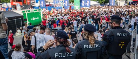 Drei Menschen verletzt Tatverdächtiger nach Messerangriff in