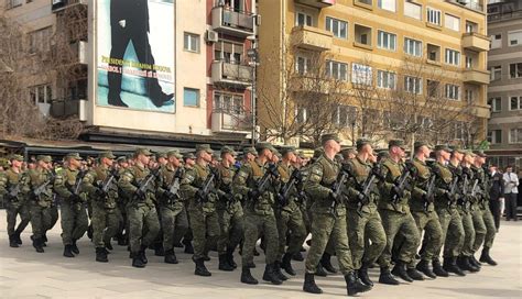 Ushtria dhe Policia parakalojnë në sheshet e kryeqytetit Epoka e Re