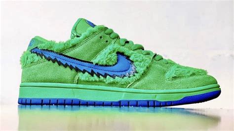 A Closer Look at The Grateful Dead x Nike SB Dunk Low - KLEKT Blog