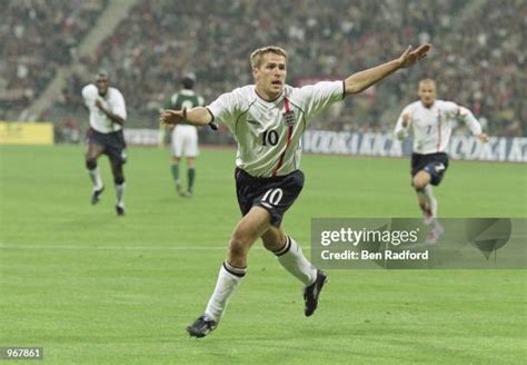 Michael Owen England Goal Photos and Premium High Res Pictures - Getty ...