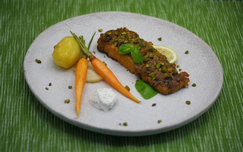 Ofen Lachs Mit Pistazien Kr Uter Kruste Leichtem Gem Se Und Dip