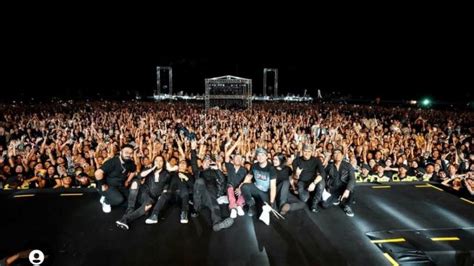 Penonton Konser Dewa Di Stadion Siliwangi Membludak Bandung Jadi