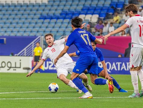 تايلند الأولمبي يخسر امام طاجيكستان ويودع كأس اسيا Stad Al Doha