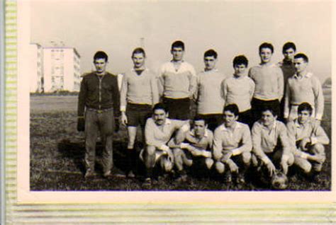 Photo De Classe Equipe De Foot De 1972 1er Dragons Copains Davant