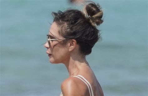 Victoria Beckham Idzie Boso Na Pla W Przewiewnej Sukience Maxi Na