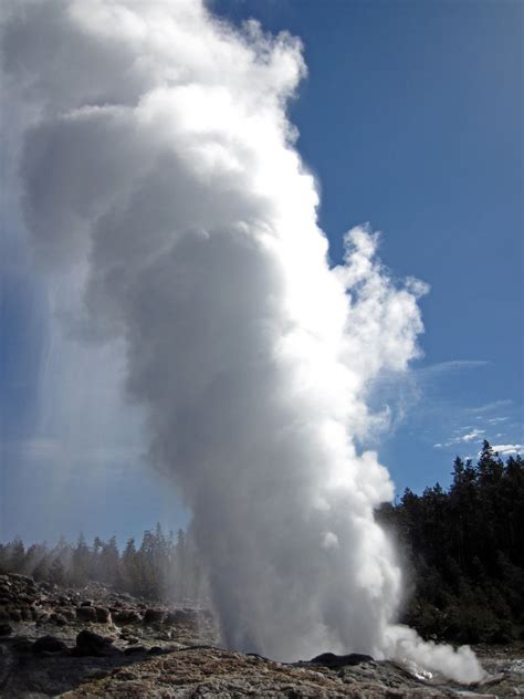 Steamboat Geyser Major Eruption Steam Phase Am Onw Flickr