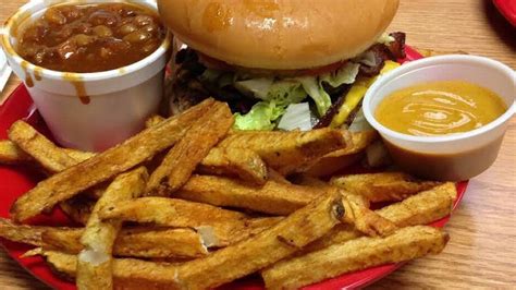 Broadway Burgers And Bbq Has Big Menu Great Service Wichita Eagle