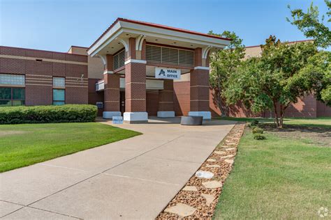 Arlington High School, Rankings & Reviews - Homes.com