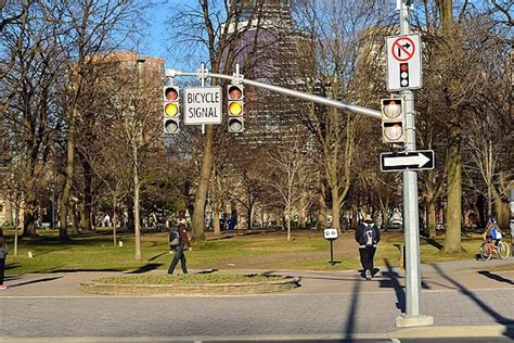 Is Now The Time To Ban Right Turns On Red Lights In Cities Across North