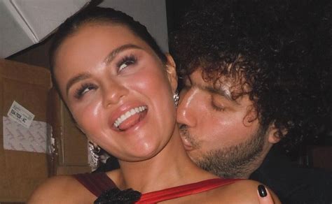 Selena Gómez Enamorada Comparte Amoroso Beso Con Benny Blanco