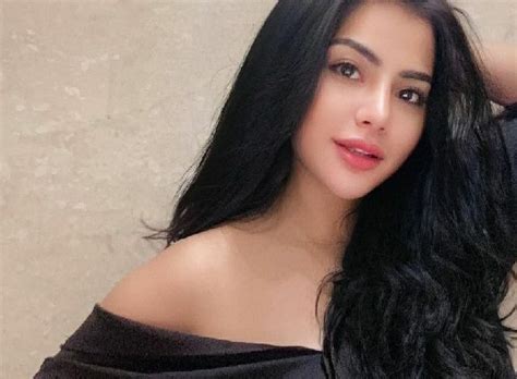 Profil Dan Biodata Selebgram Tisya Erni Model Penyanyi Dangdut Spg