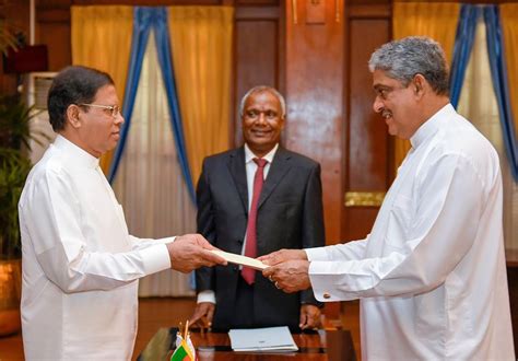 Fonseka Takes Oath As Divisional Devolopment Minister Gossip Lanka