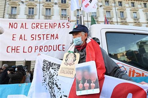 Migliaia In Corteo A Milano E A Roma Contro Green Pass E Obbligo