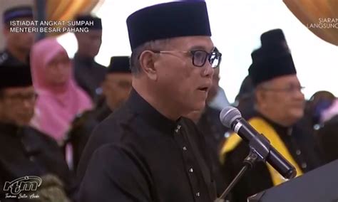 Wan Rosdy Takes Oath As Pahang MB For Second Term