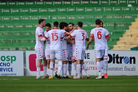 Ternana Bari I Rossoverdi Vincono Il Match Al Fotofinish Calcio