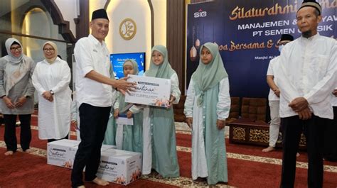 Semen Gresik Salurkan Paket Sembako Hingga Santuni Ratusan Anak