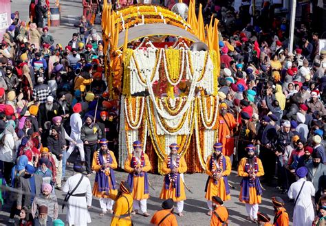 Impressive ‘nagar Kirtan Being Taken Out On The Eve Of Gurpurab In