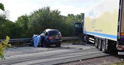 Tödlicher Unfall zwischen Lastwagen und Autos bei Hockenheim Baden