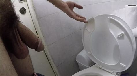 Meando En El Baño De Mis Amigos En Primer Plano Xhamster