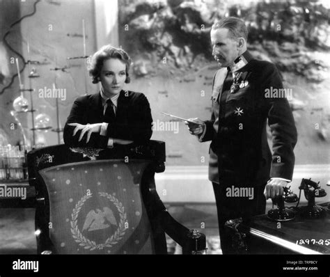 Marlene Dietrich And Gustaf Von Seyffertitz In Dishonored Dishonoured