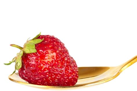 Deliciosas Fresas Rojas Frescas En Una Cuchara De Oro Aisladas En