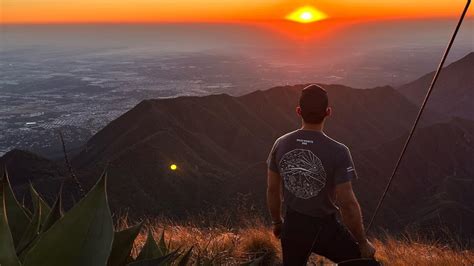 Haza A Regia Escala Por D As El Cerro De La Silla Y Va Por El