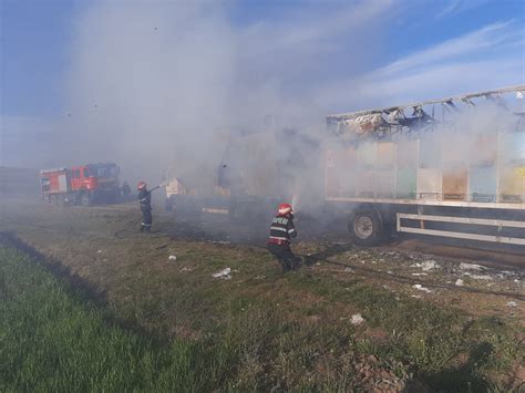 Un Camion Apicol A Luat Foc N P Dure La Enisala De Stupi Au Ars