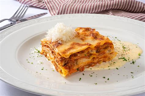 How To Make Alex Guarnaschellis Grandmas Classic Lasagna Womans World