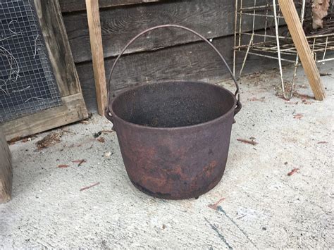 Antique S Footed Cast Iron Bean Pot Kettle Cauldron With Gate