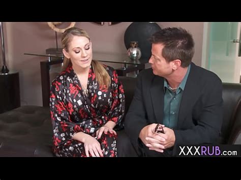 La Milf De Grandes Tetas Amber Ashlee Masaje Y Chup Una Gran Polla Y Al Cliente Le Gustaron