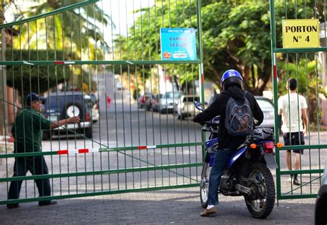 Retirarán portones instalados sin permiso en unas 25 colonias El