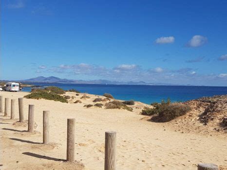 Solve Corralejo dunes jigsaw puzzle online with 108 pieces