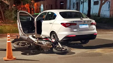 Un periodista perdió la vida tras un choque entre una moto y un remis