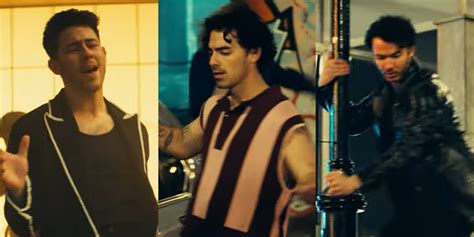 Jonas Brothers Show Off Some Dance Moves In New Waffle House Music