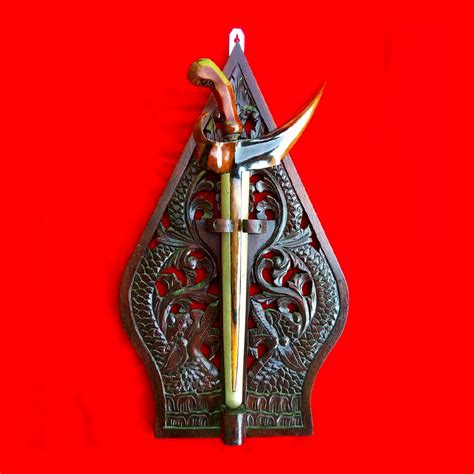 Blawong Pajangan Keris Isi 1 Model Gunungan Wayang Ukir Naga Keris Dunia