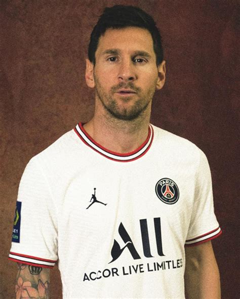 Con Messi Como Uno De Los Modelos El Psg Presentó Su Nueva Camiseta