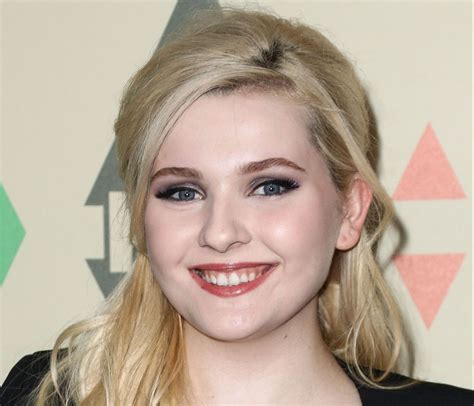 How old is Abigail Breslin? Her Net Worth, Weight. - celebritygen.com