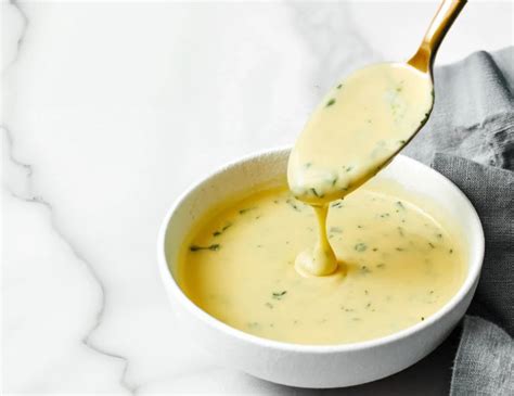 Foolproof Perfect Béarnaise Sauce - Honest Cooking Magazine