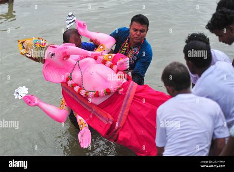 Bangladeshi durga puja 2023 hi-res stock photography and images - Alamy