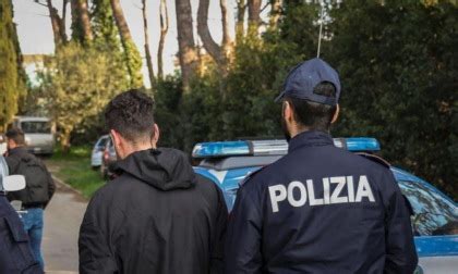 Firenze Arrestato Pusher Sorpreso Con Oltre 200 Grammi Di Droga Tra