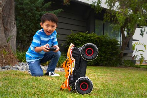 Foto RC model auta Hot Wheels Monster Truck tygří žralok oranžový Zbozi cz