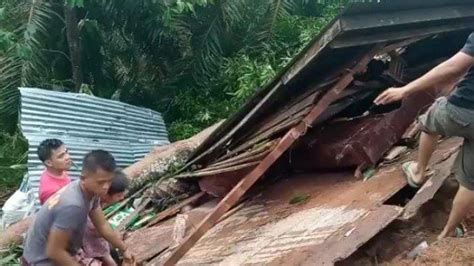 Bencana Puting Beliung Rusak Unit Rumah Warga Di Bengkulu Tengah