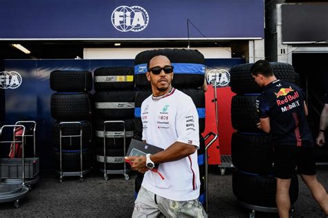 Lewis Hamilton Vai Ser Piloto Da Ferrari A Partir De 2025 Diz