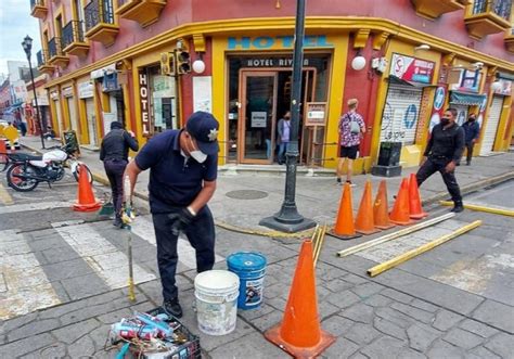 Rehabilitan Pintura De Pasos Peatonales Y Se Alamientos En Oaxaca