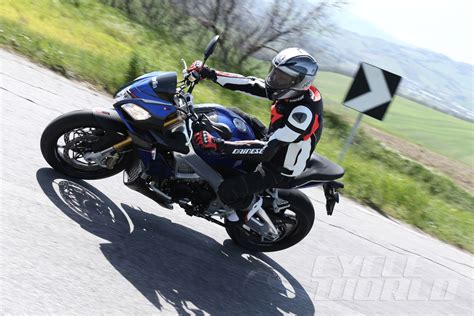 Aprilia Tuono V Rr First Ride Naked Motorcycle Review Cycle World