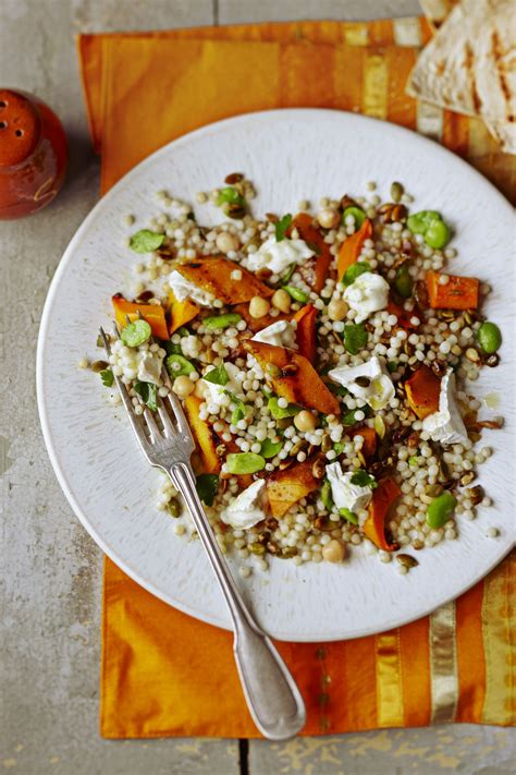 Vegetarische Salade Met Geroosterde Pompoen Parelcouscous En Feta