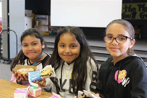 Maryland Elementary Celebrates National School Breakfast Week