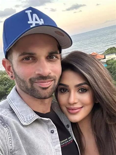 Keshav Maharaj Wife