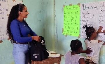 Abre escuela para hijos migrantes que piden asilo en México